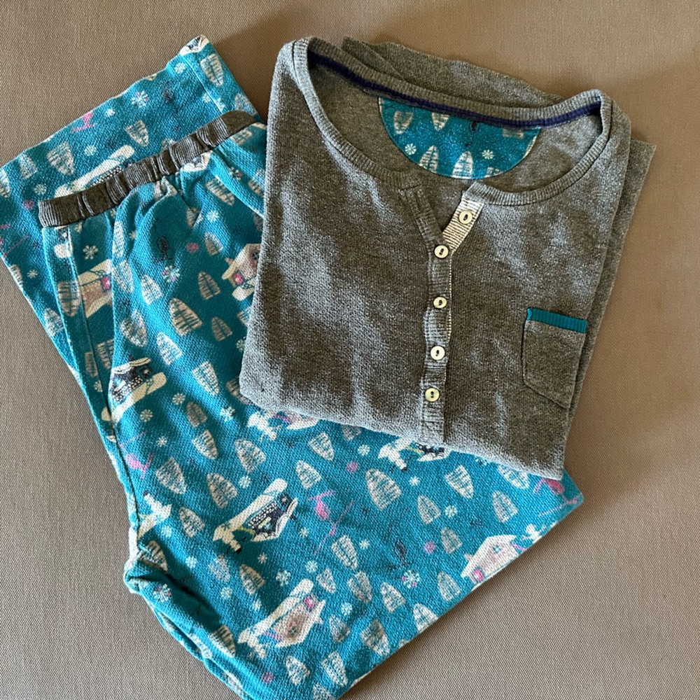 Cuddl Dudds Small Blue Winter House Graphic Pajama Pants and matching Henley top